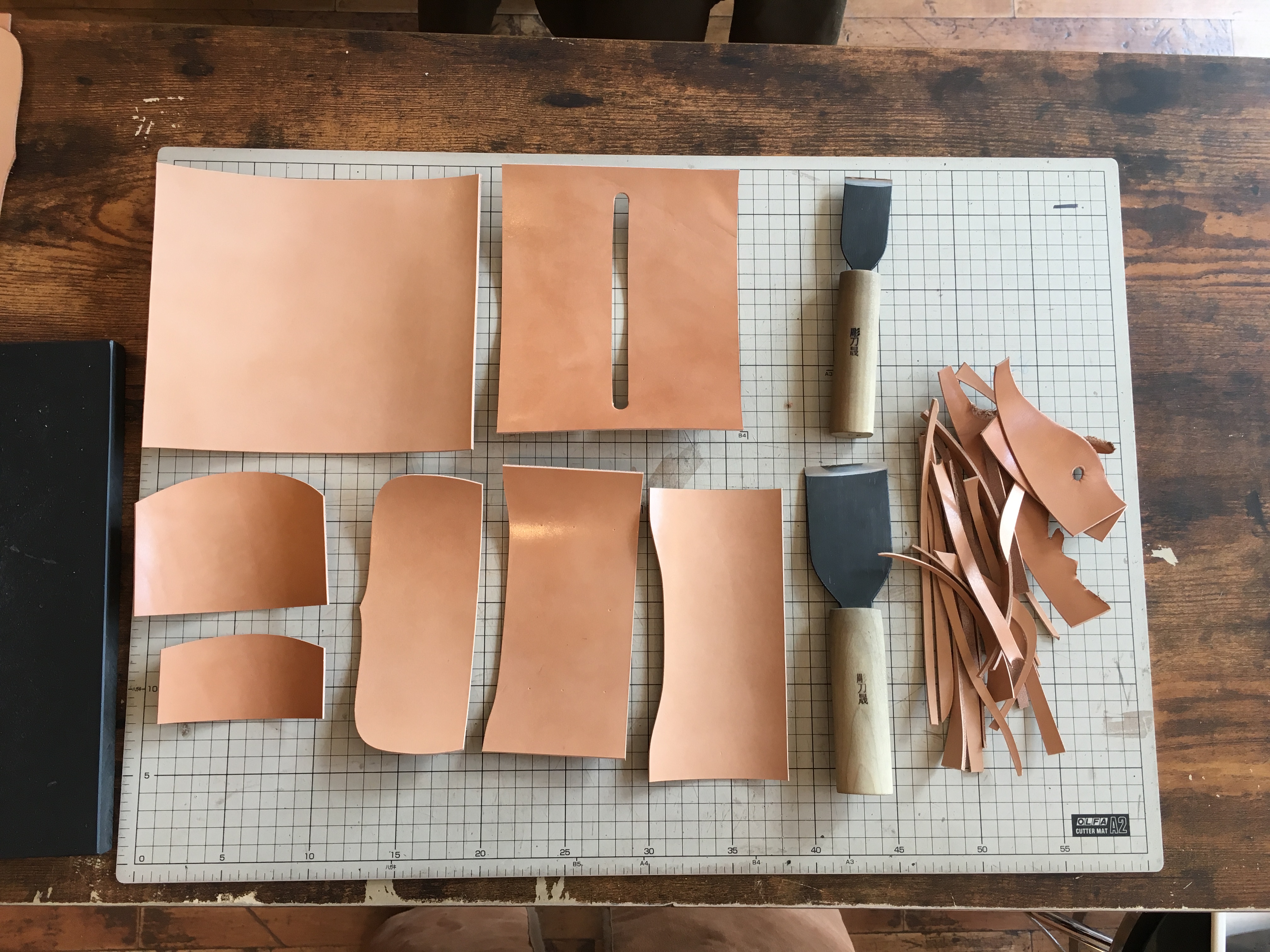 自分で作る‼️手縫いのレザーウォレットworkshop！（中目黒）
