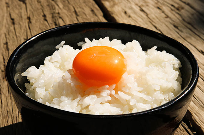 ビタミンB群は白米の１０倍！美容と健康に効く「プレミアム 金のシャリ」の卵かけご飯セット