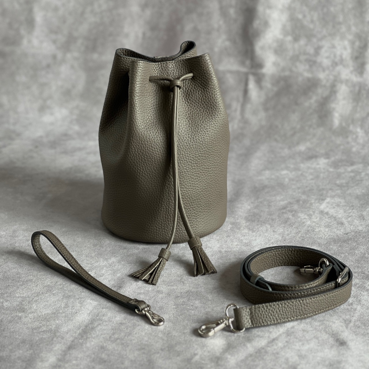 Drawstring Bagの販売開始について、Official HPに記事を公開しました。