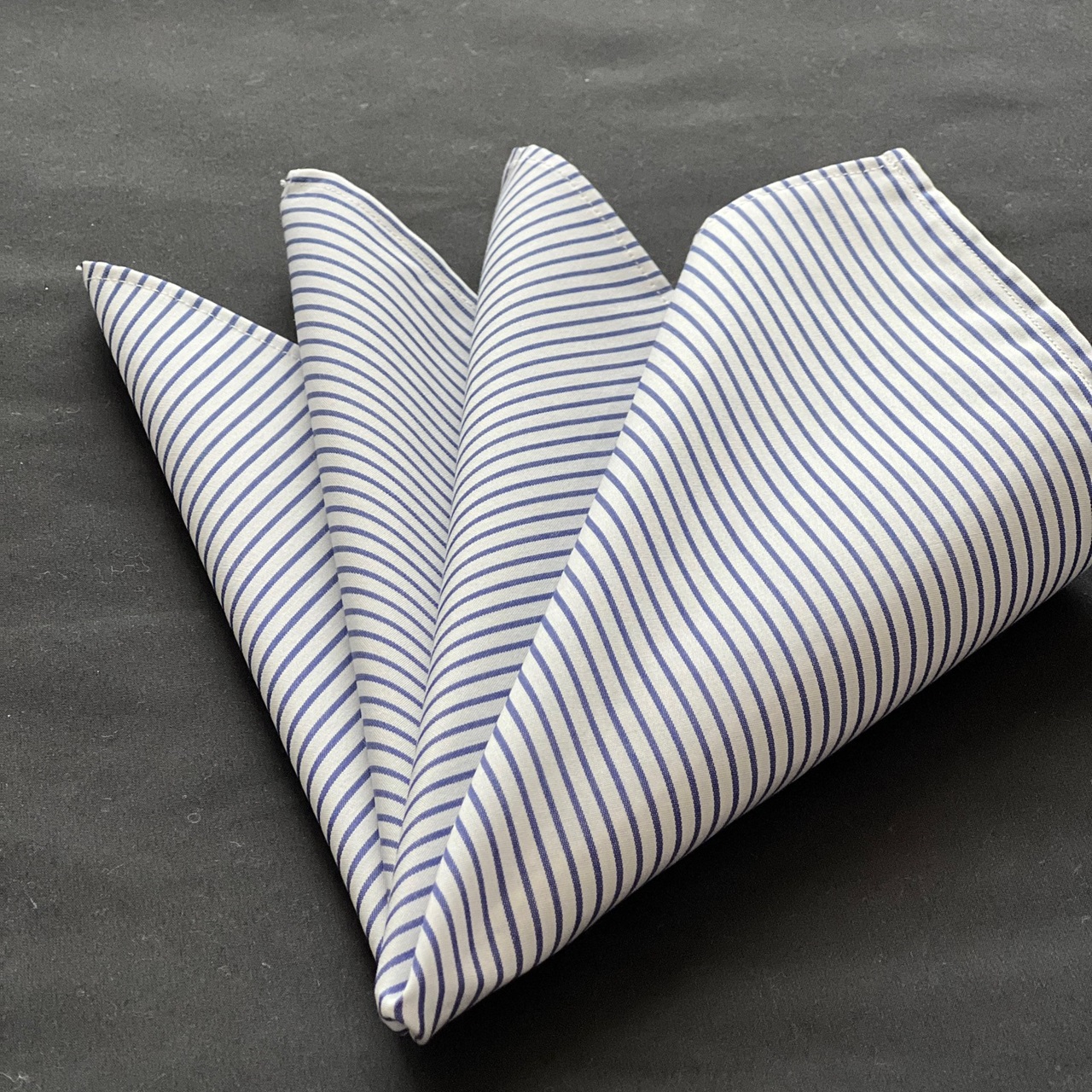 ストライプ柄のポケットチーフ（Striped Pocket Square）が入荷しました。