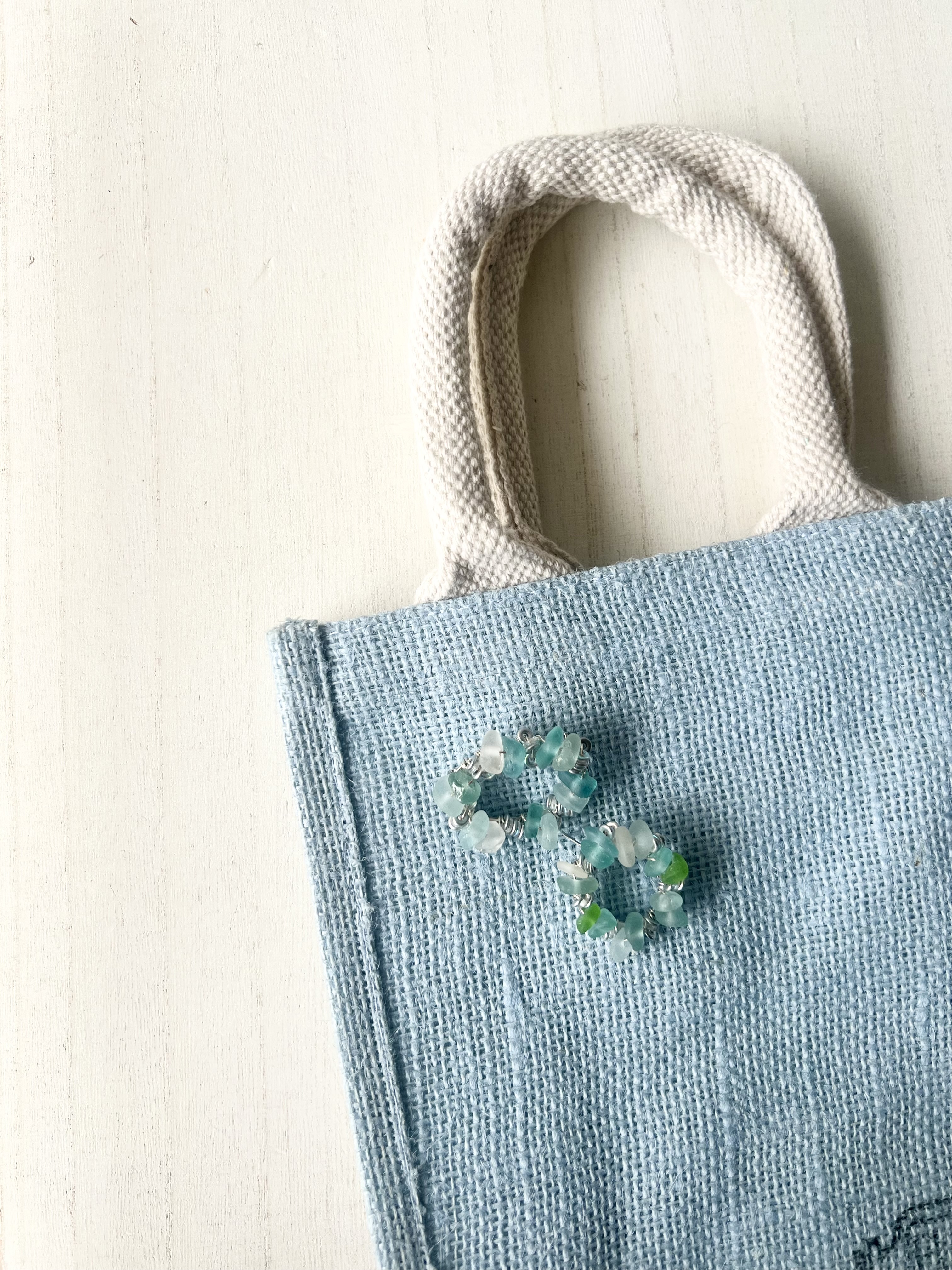 ブローチは大人のアクセサリー