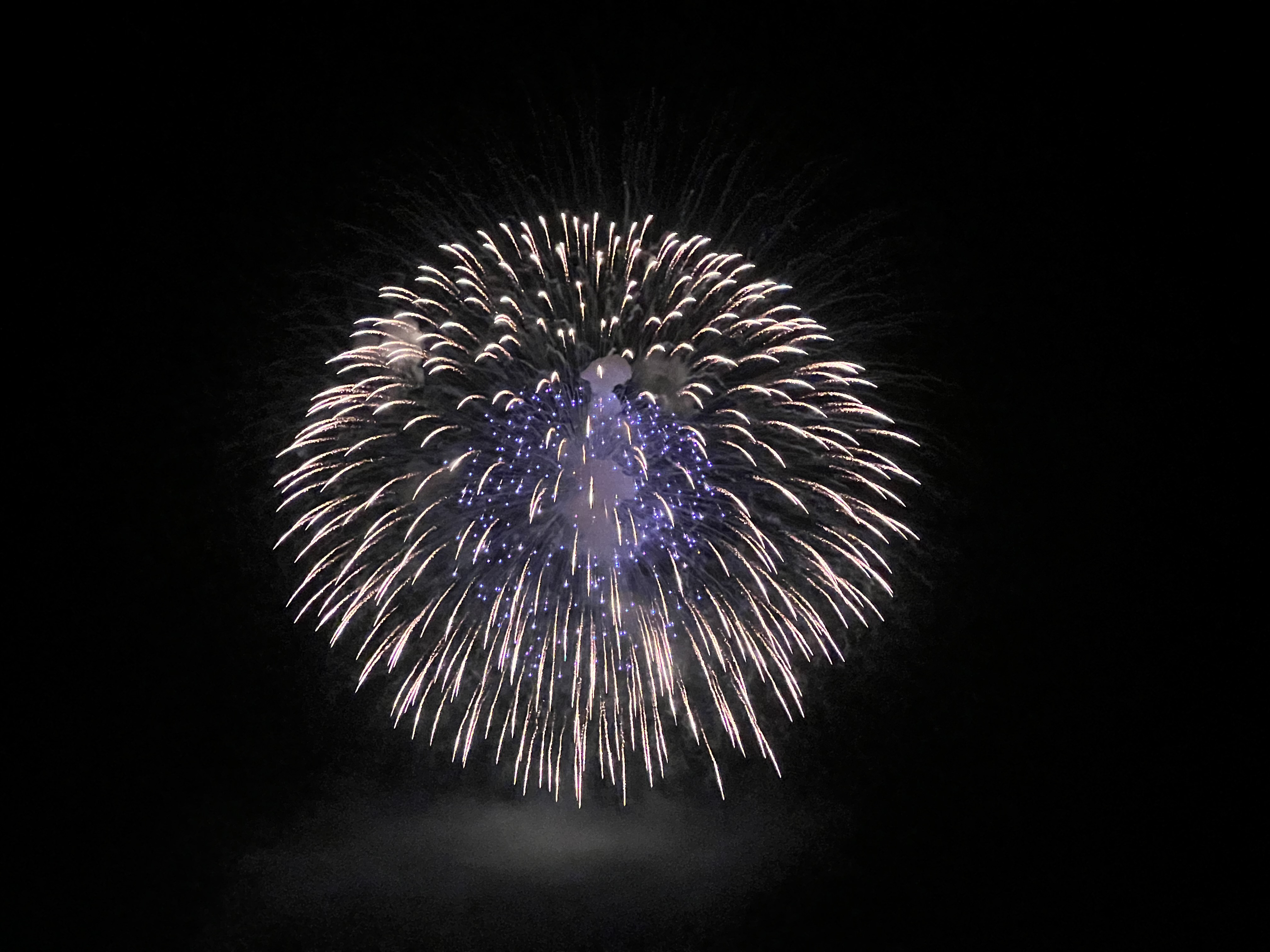 #002 打ち上げ花火、窓から見るか？下から見るか？