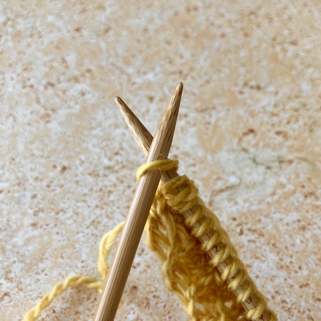 「Cloudy Shawl」編み方指南③〜糸を1周右針に巻きつけてからk1〜