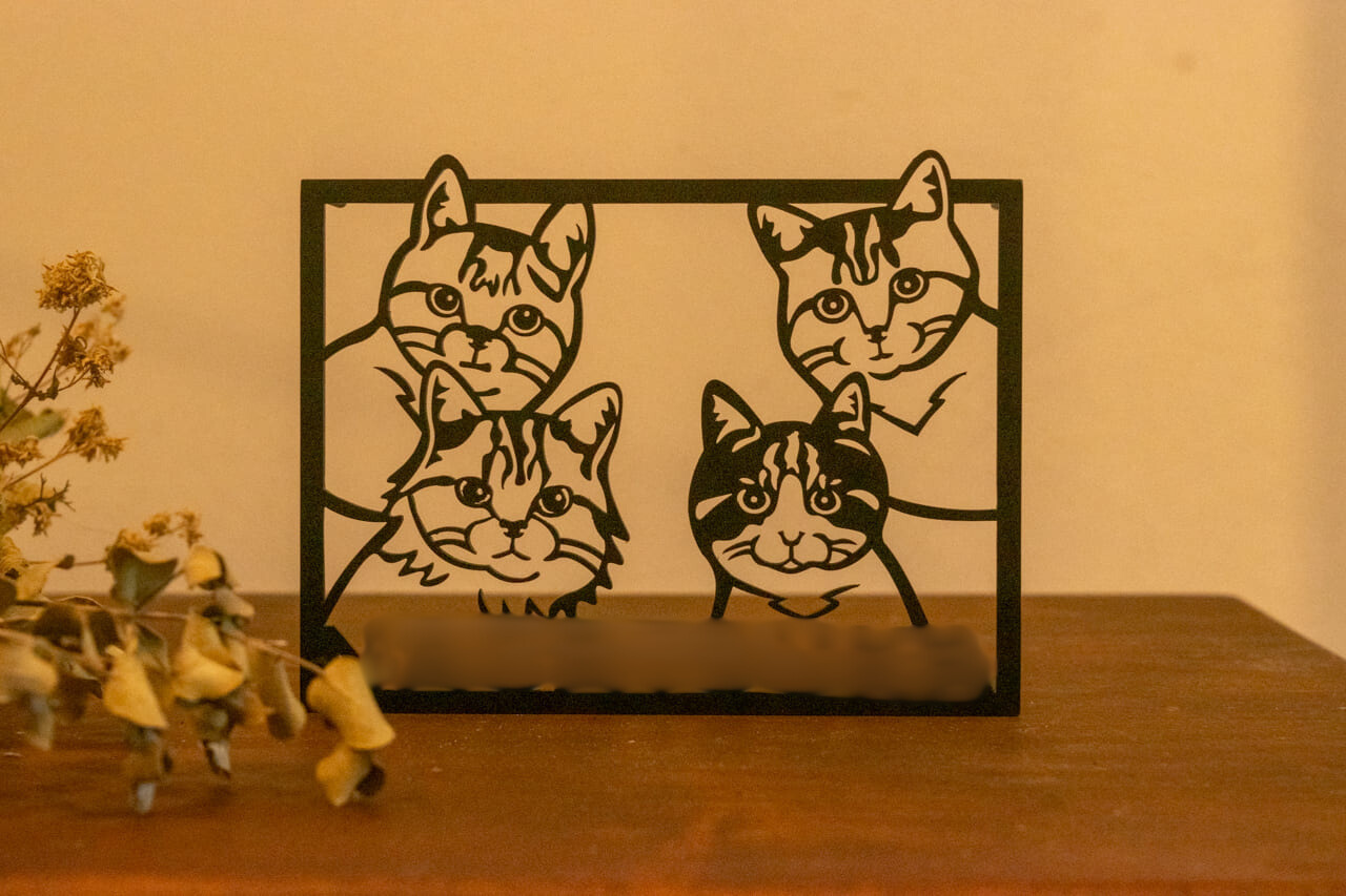４匹の愛猫ちゃんを１つの表札に：オーダーメイドの猫表札