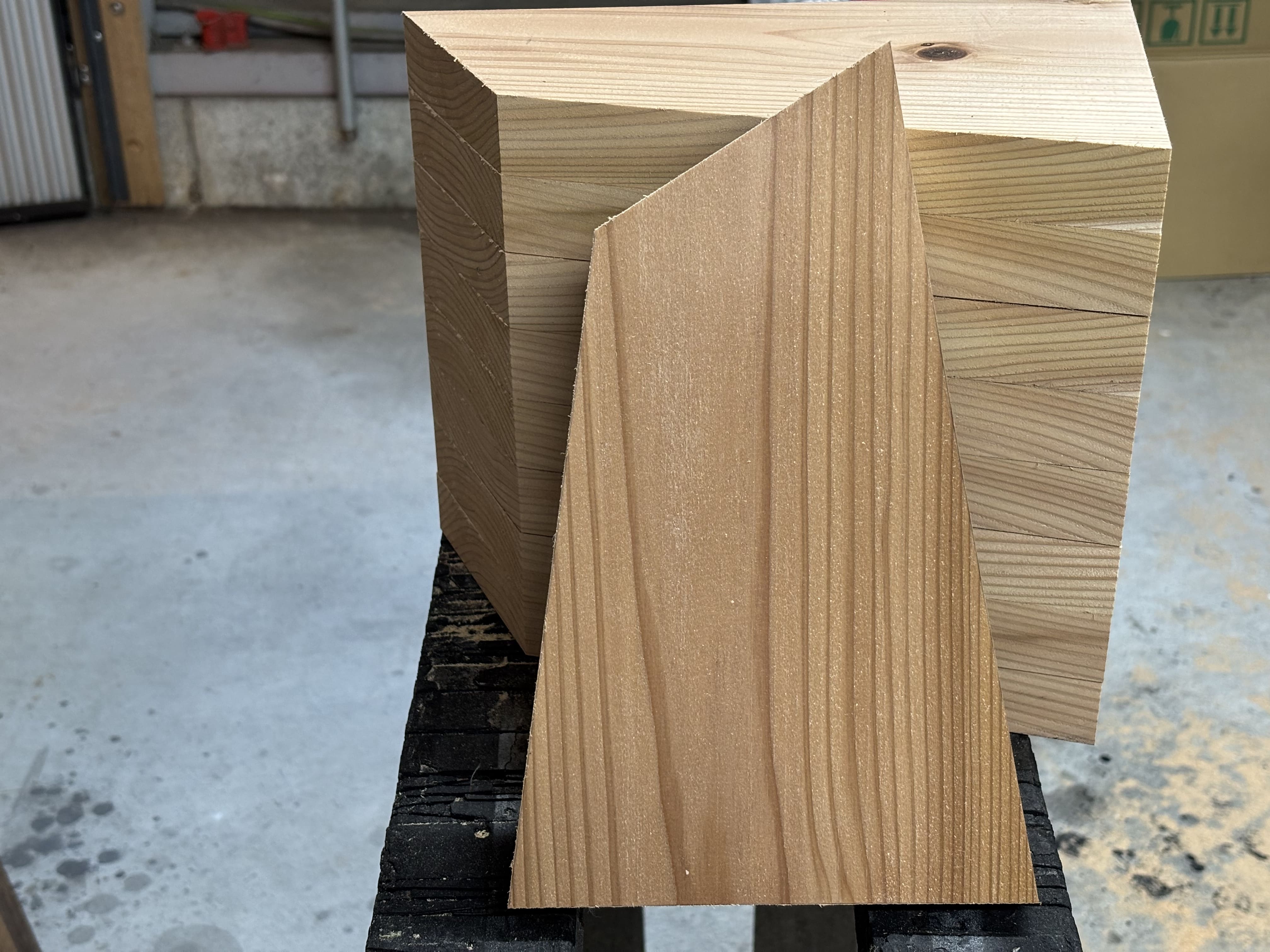 三河杉と鉄で作る、地域に根ざした特別なトロフィーを制作中!