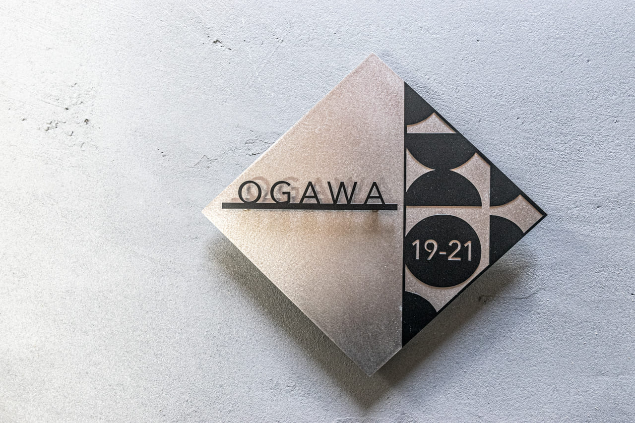 中古住宅の表札跡をおしゃれに隠す｜ステンレス×ブラックのひし形デザイン表札