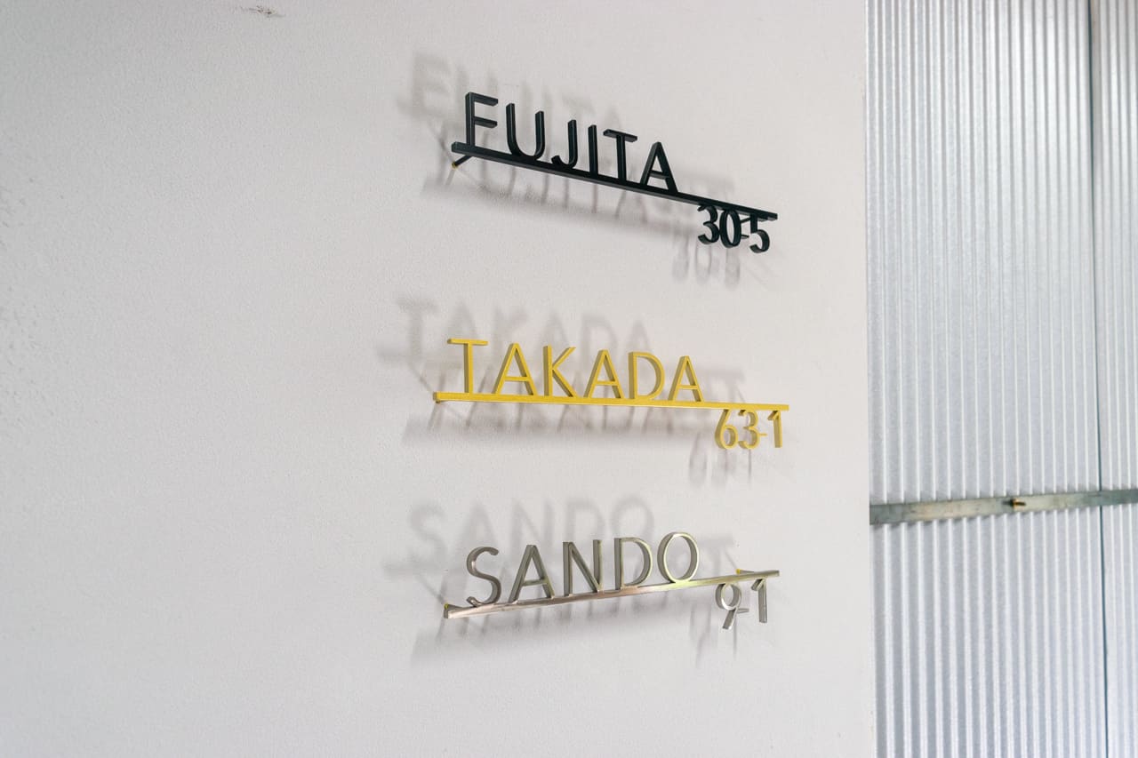 表札の色選びガイド|マットブラック・ゴールド・シルバーの魅力を解説