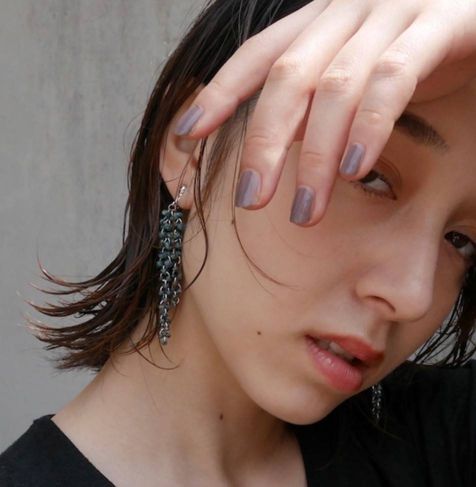 大人だから似合う。パッと目を惹く、「大ぶりアクセサリー」
