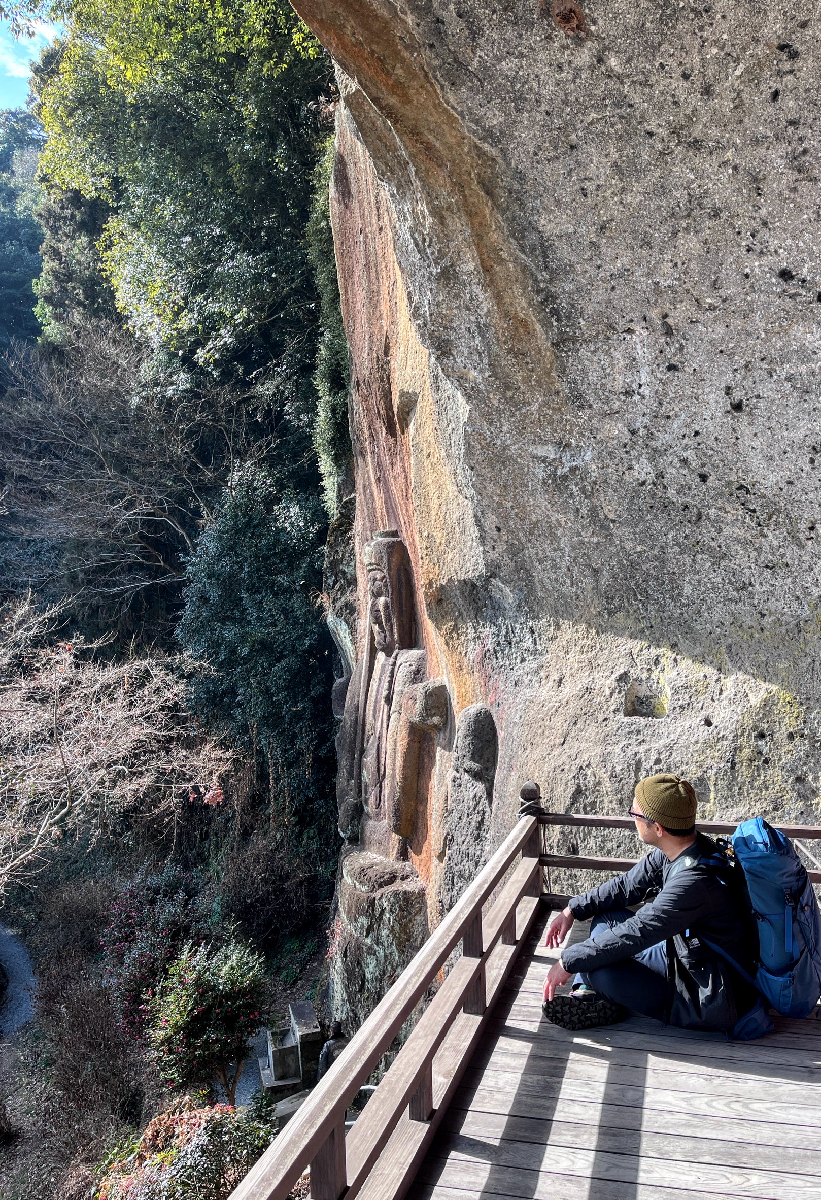 大分県豊後大野市にある普光寺磨崖仏。