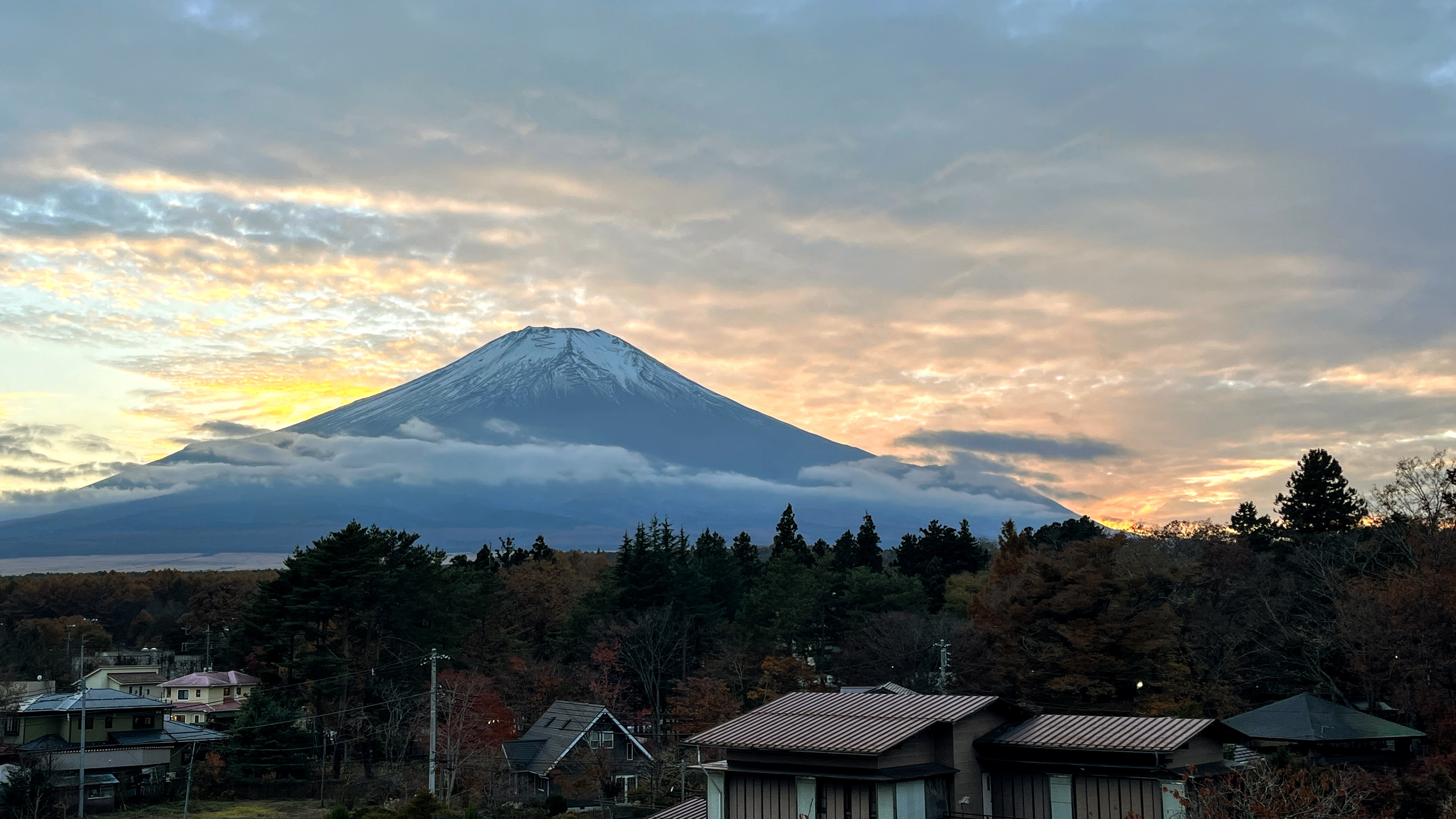 山梨県山中湖の朝、日、夕と富士山🗻