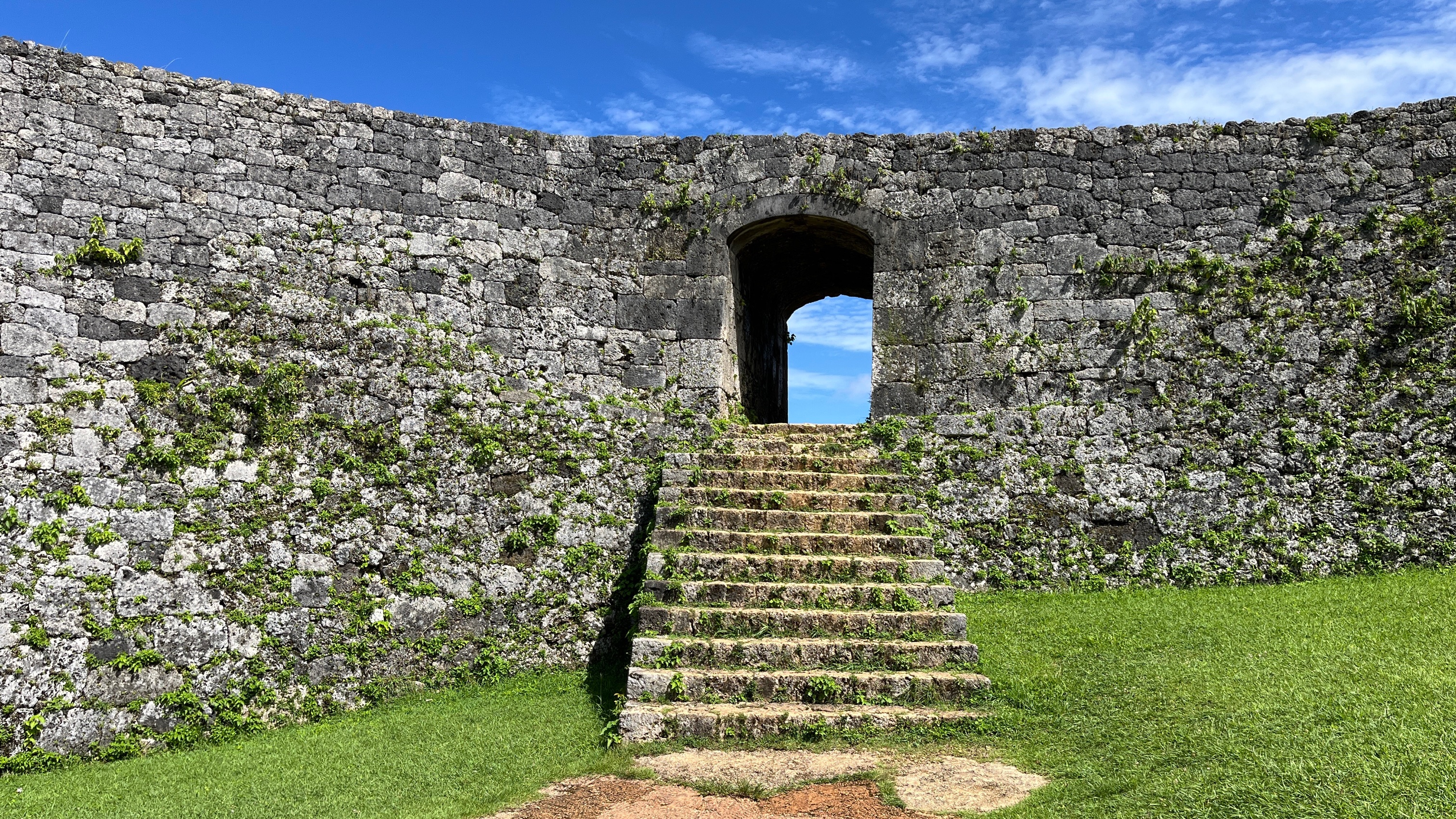 TAKENOKURASHI 島旅　座喜味城跡