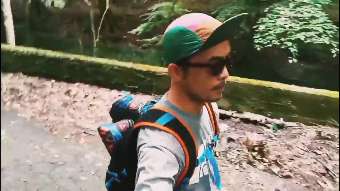 旅を始めた頃の私。今約３年が経ち、たくさんの方に私の作品を喜んでいただき感謝と私も喜びでいっぱいです