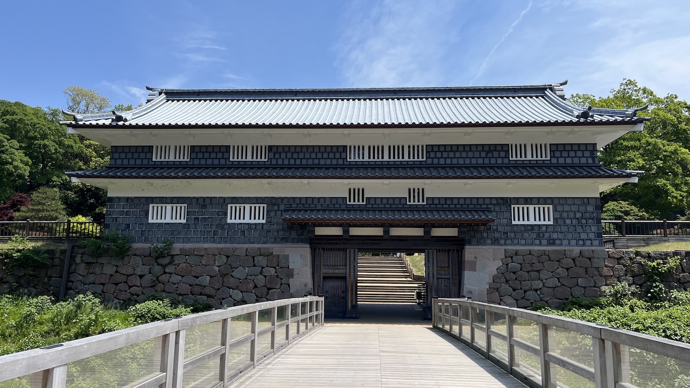 金沢城に行きました。石川県金沢市にある加賀藩前田家の歴代藩主の居城です。