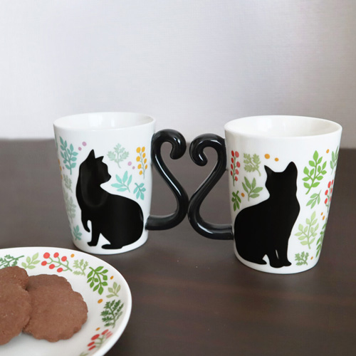 2匹のしっぽがハート♡型になる、おしゃれなペアマグの登場です♪