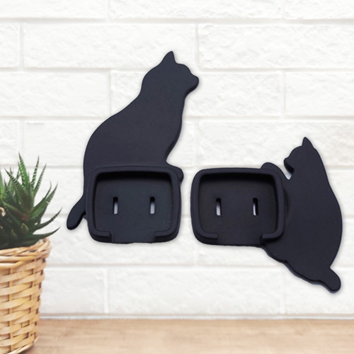 オシャレな黒猫ちゃんの コンセントカバー が入荷しました♪