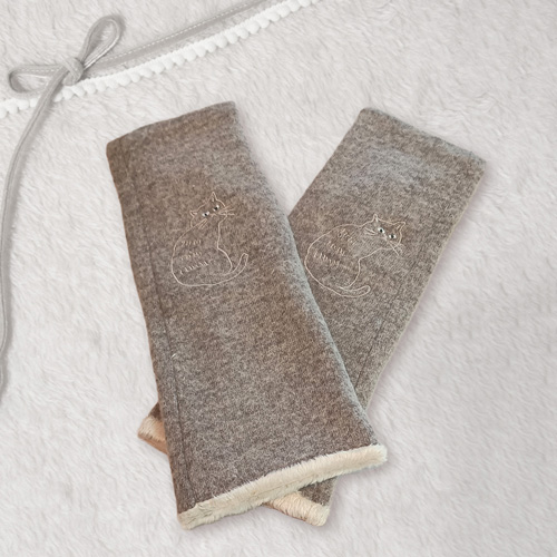 \人気/の猫柄手袋に、スマホが使える『指ぬきタイプ』が登場しました♪