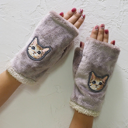 ギフトにもおすすめ♡ガーリーな『猫刺繍フィンガーレス手袋』が入荷しました♪