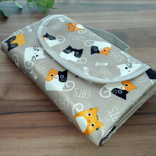 猫ちゃんだらけ♡の『ねこ柄・レジャーシート』が入荷しました♪