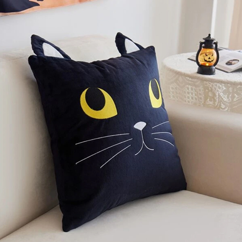 ハロウィンデコにもおすすめ♪ 『黒猫ちゃんのクッションカバー』が入荷しました！