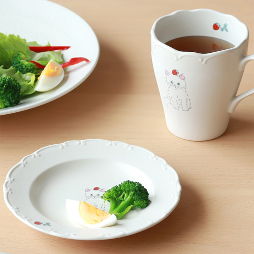 ガーリー♡な猫の食器『キャットトリオ』シリーズが人気です♪