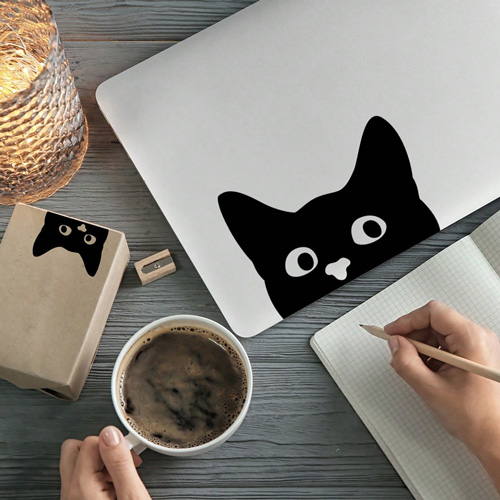 こんなお顔で見つめられたら♡思わずホッコリしちゃう黒猫ステッカー♪