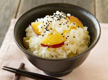 秋のレシピ　さつま芋の炊き込みご飯