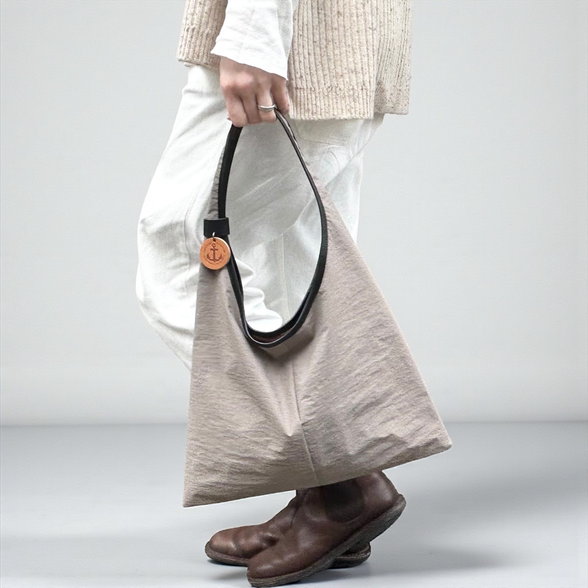 荷物が多い日もすっきりシルエット~新素材のオオカミ少年~