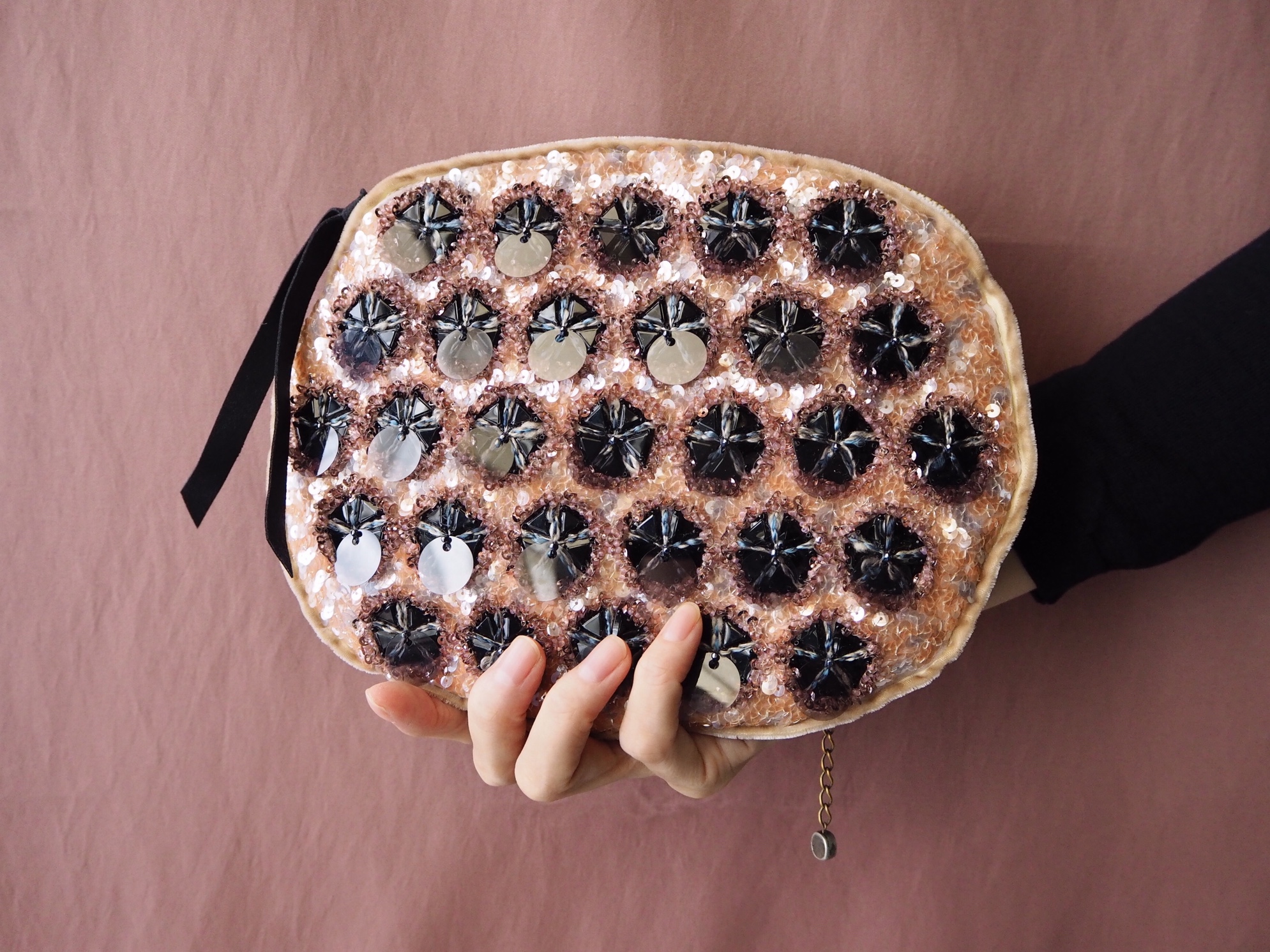 new item▫️刺繍CLUTCH