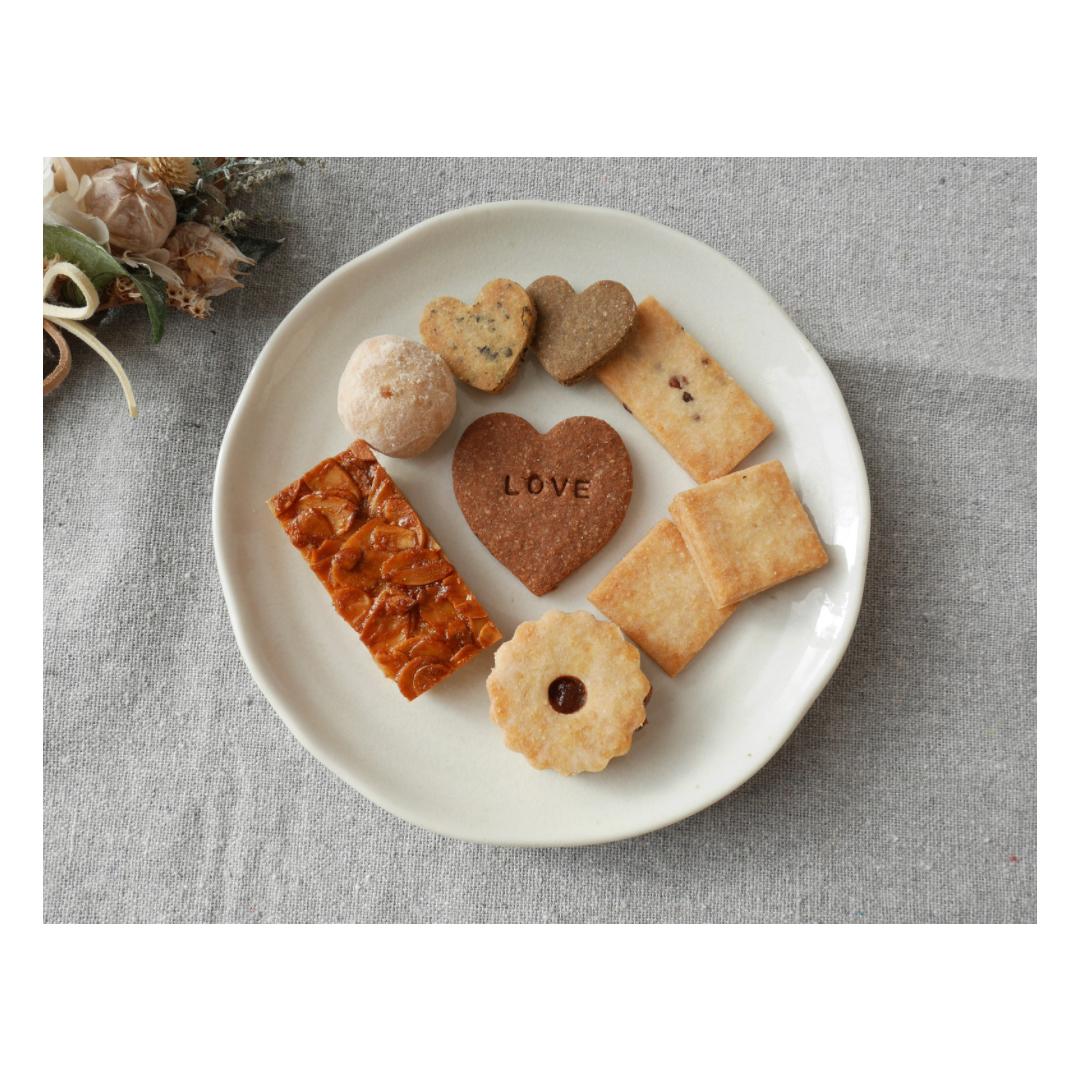 バレンタインクッキー缶、ケーキ缶💌販売開始いたしました。