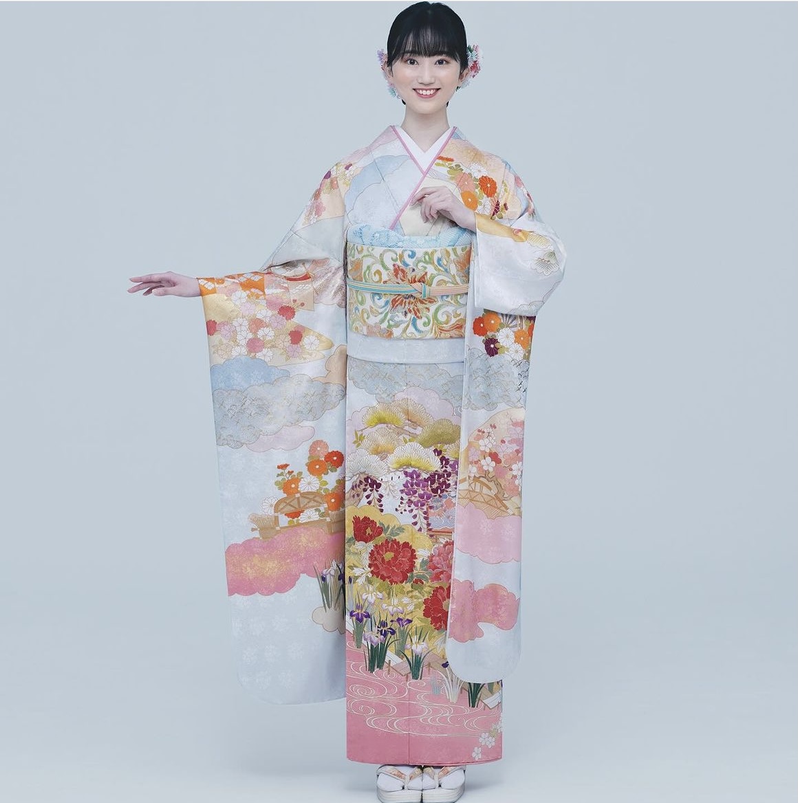 三越　華小袖　2024  振袖カタログに掲載されています