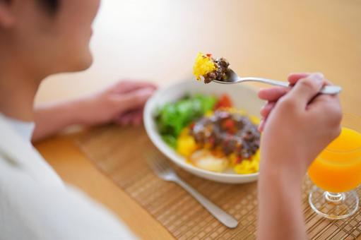 【脳がバグる】クレーム級の激辛vs優しさ！両極端すぎるカレーを「70%オフ」にする暴挙にでました