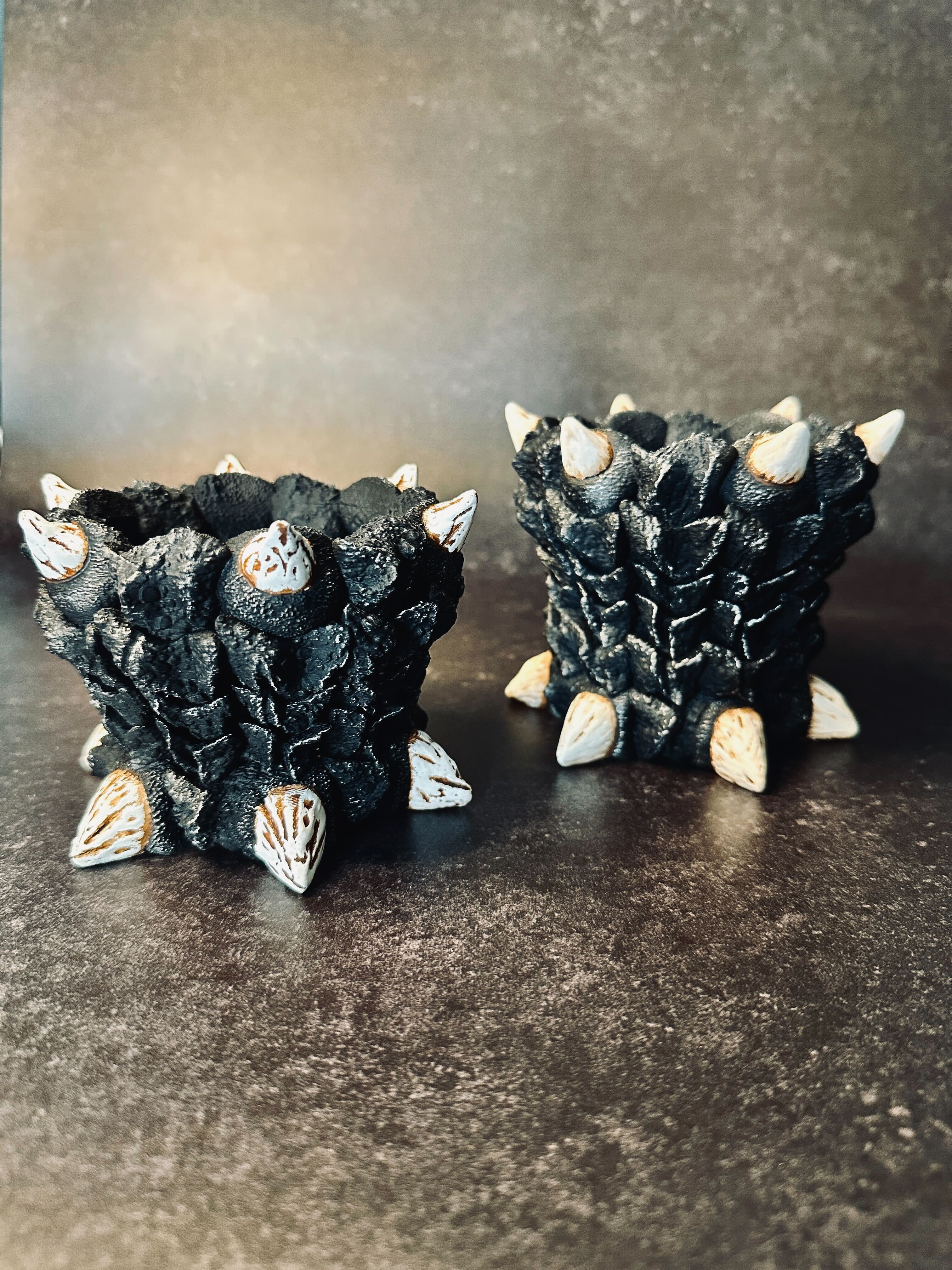 『怪獣 塗装モデル』 ──塗装が生み出す鉢のアートピース。