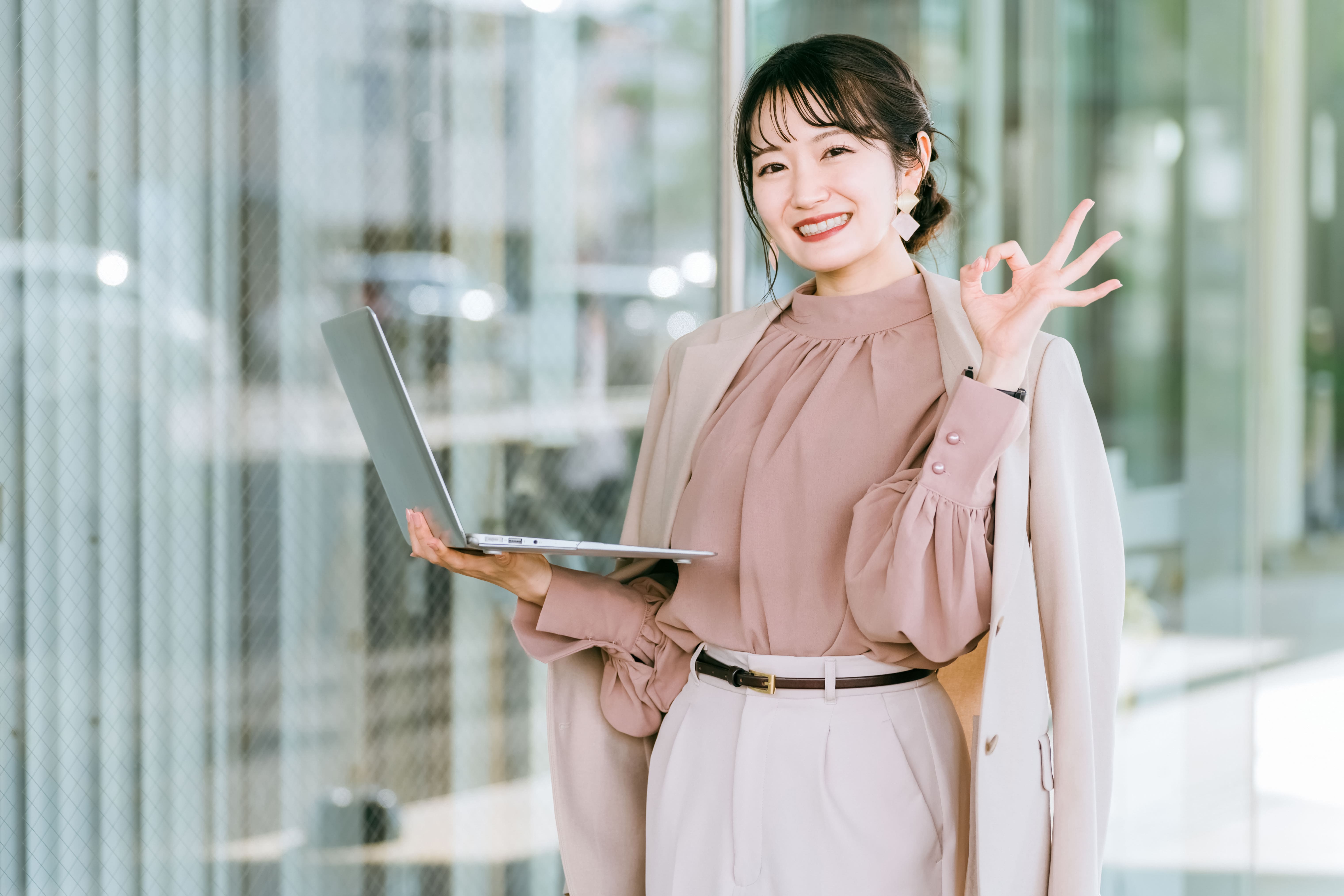 推しグッズ収納術！デスク周りも推しカラーで統一しよう