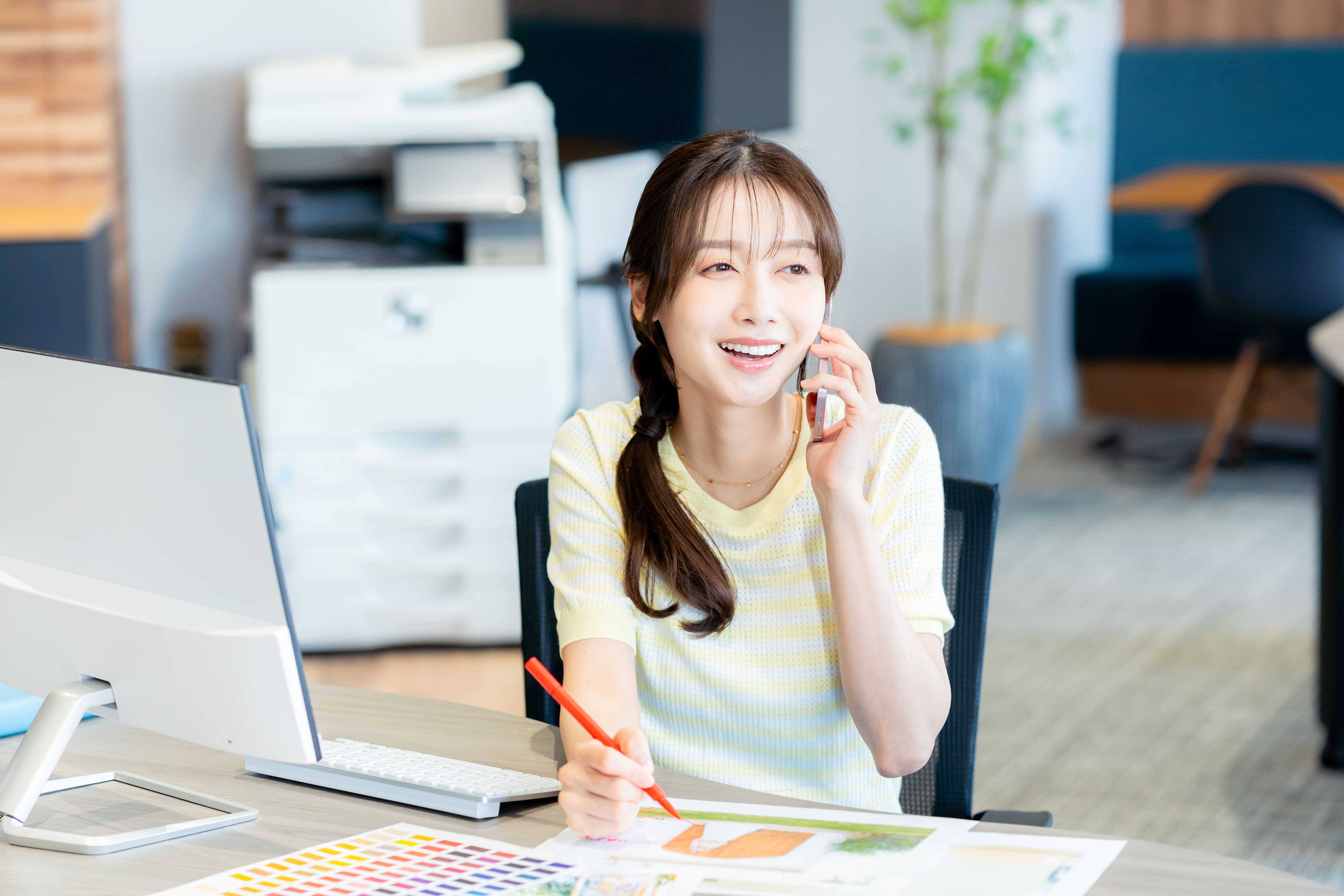 仕事帰りに推し活！オフィスコーデでも浮かない推しカラーアイテム