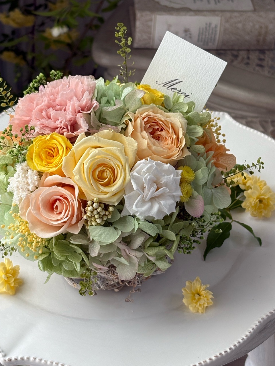 【新作】母の日ギフトに優しいオレンジイエローのアレンジメントを追加しました。