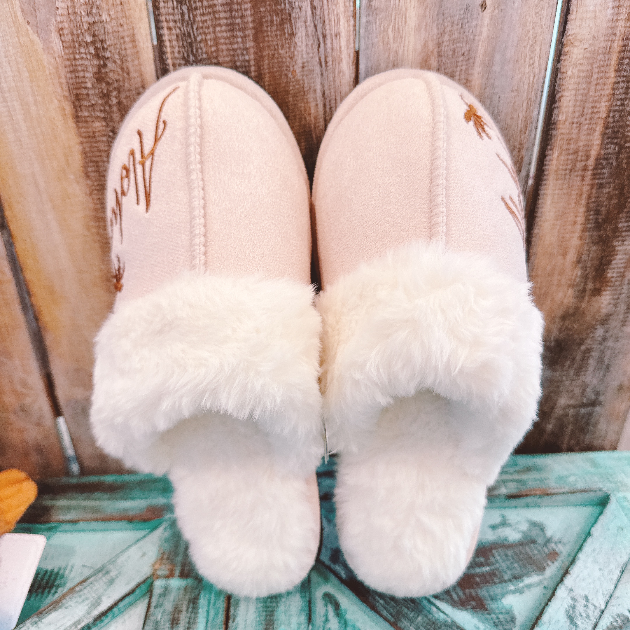 🌺去年も大人気だったモコモコのボアALOHAスリッパ