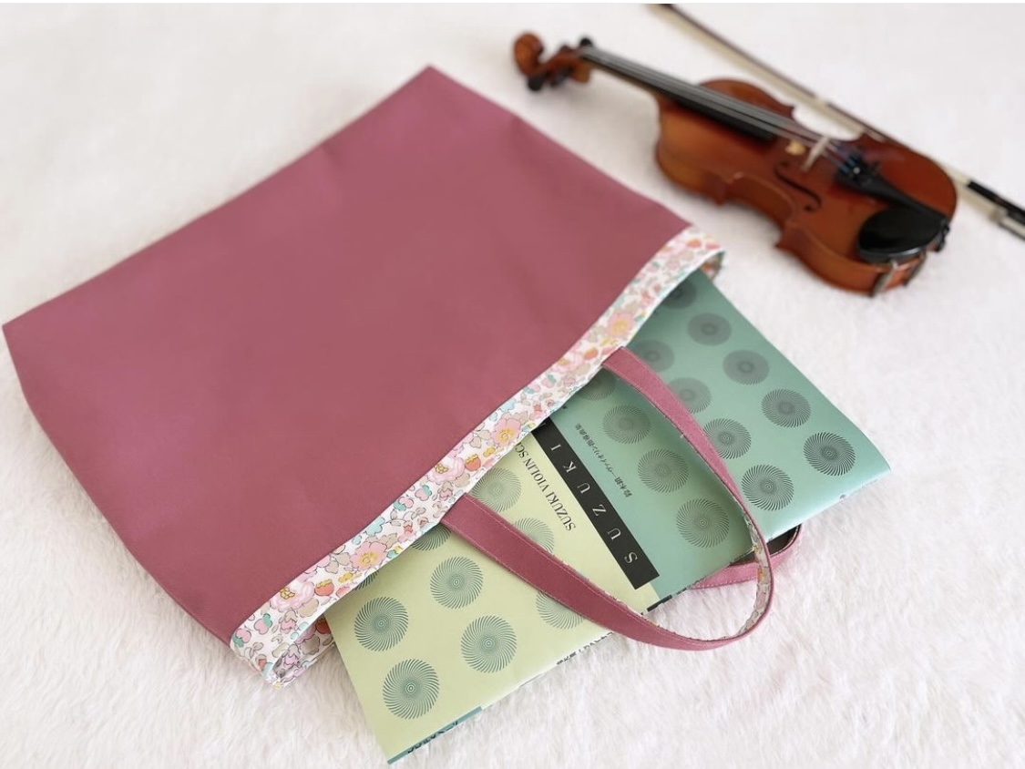 リバティ生地たっぷりのレッスンバッグ