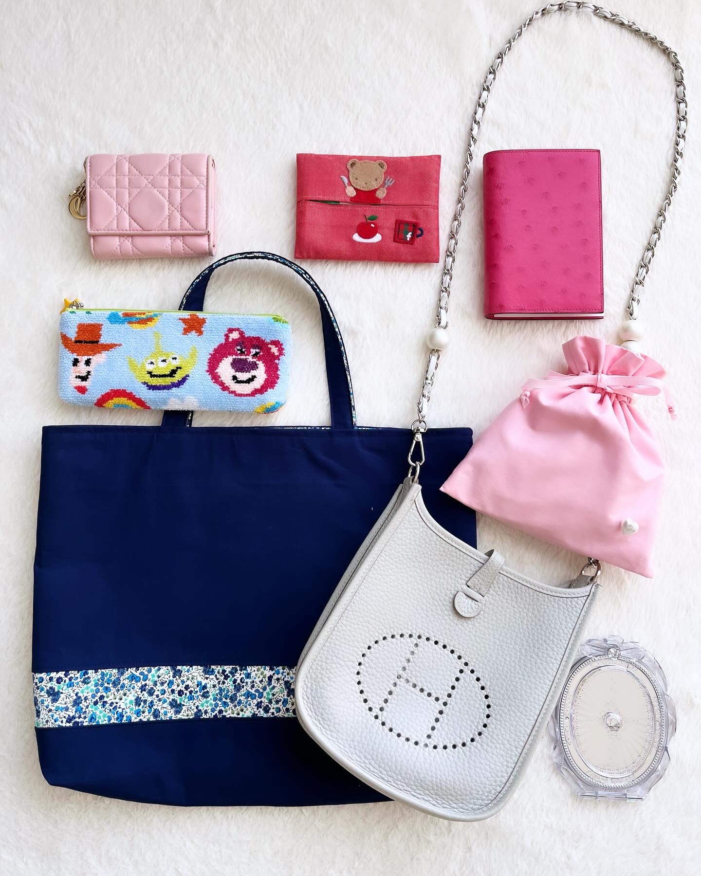 What’s in my bag♡