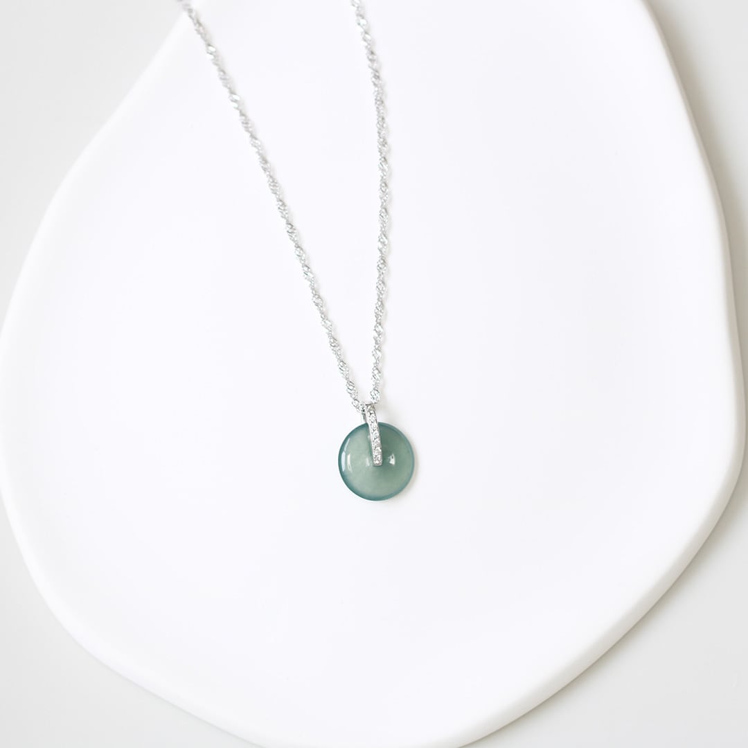 透き通るブルーグリーン翡翠ネックレス