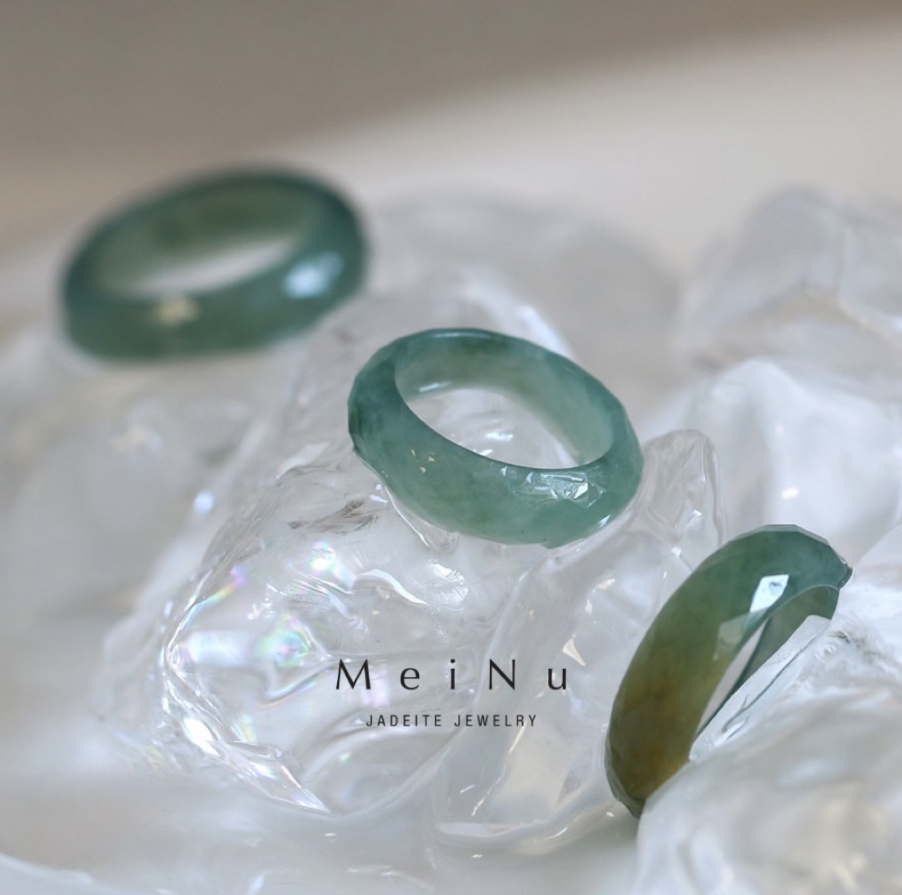 涼しげなブルーグリーン翡翠くり抜きリング