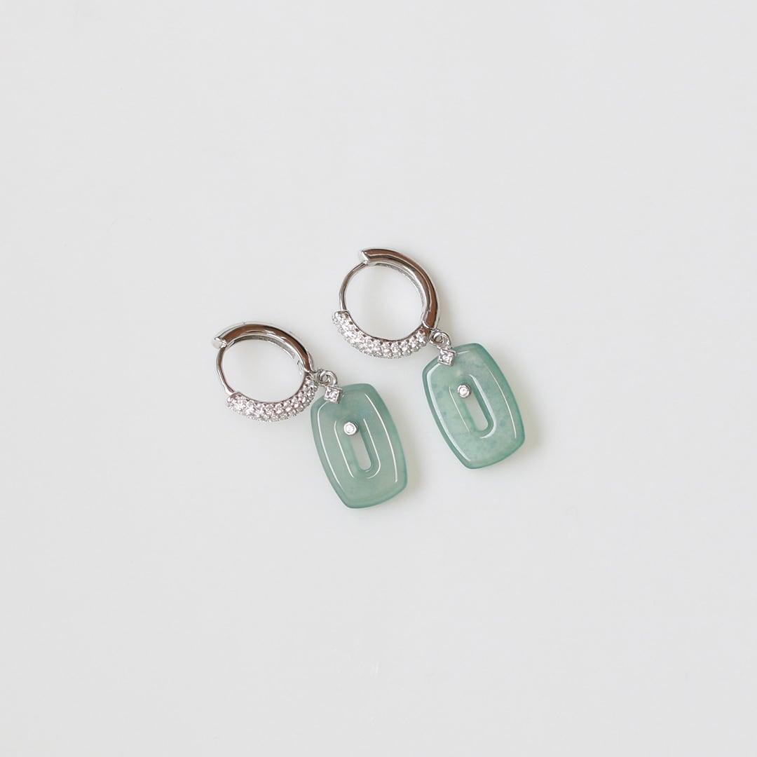 冬を思わせる爽やかな色合いのピアス❄️