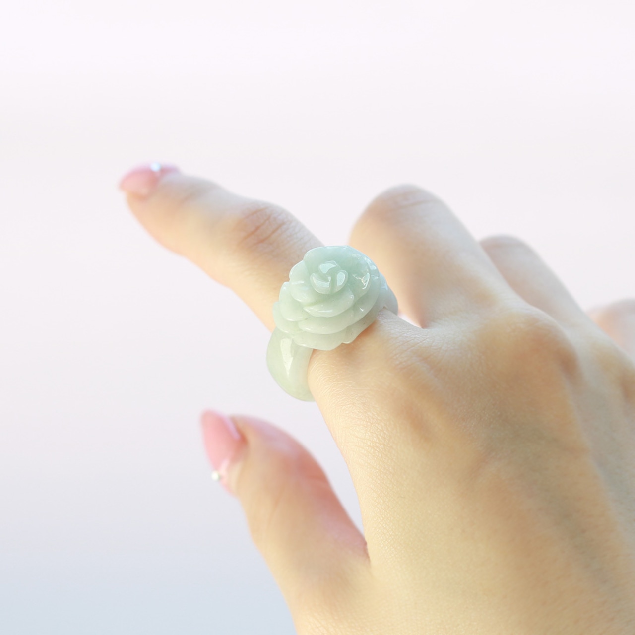 艶々な石肌がまるで朝露に濡れたお花のよう…♡