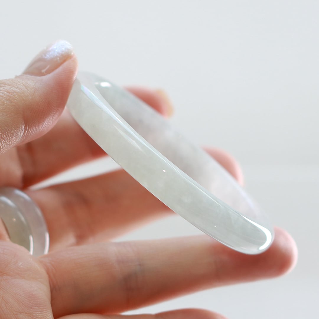 お色味が美しいバングル