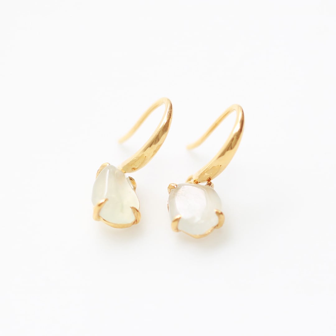 氷の結晶のような形が愛らしいピアス❄️