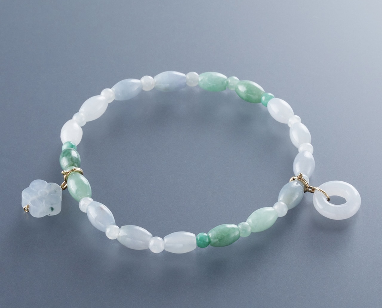 さりげなく可愛い、翡翠チャーム♡