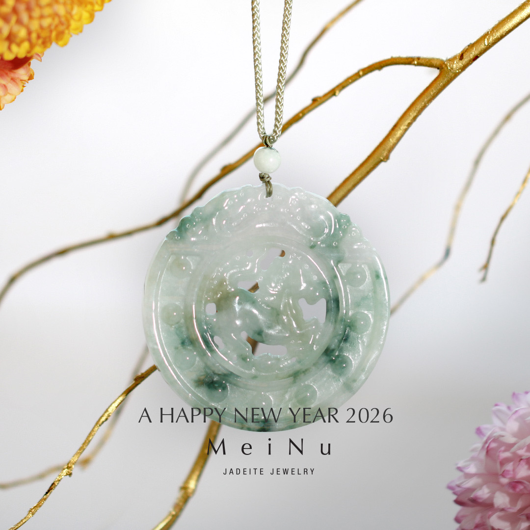 まるで馬が駆けているようなネックレス✨