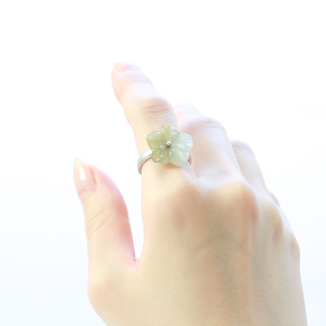 春におすすめ！お花翡翠リング♡