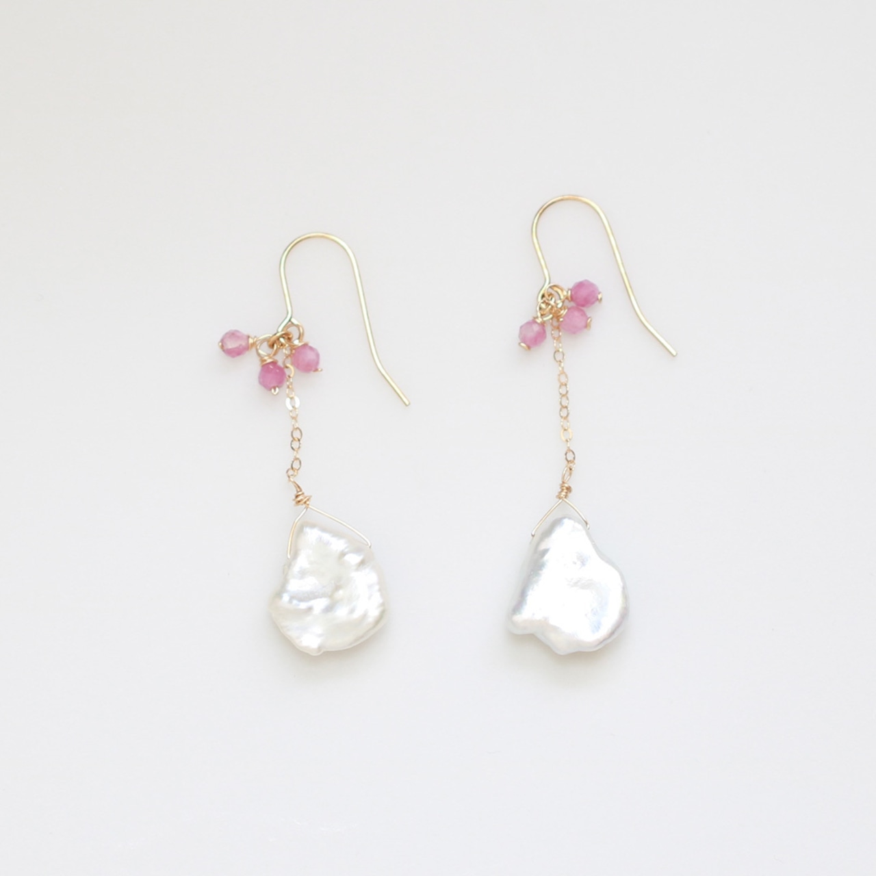 花びらのようなパールが愛らしいピアス♡