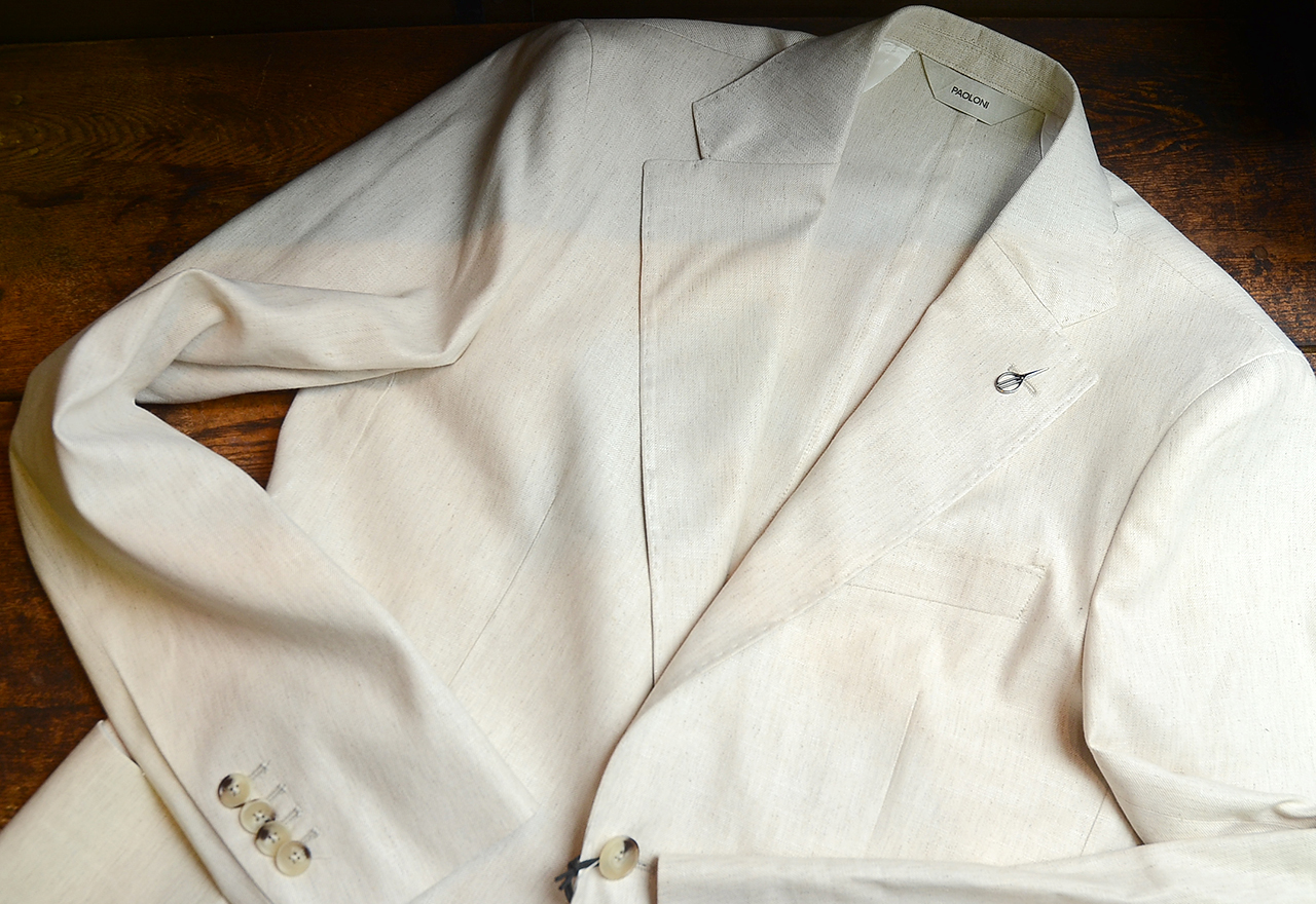 麻の風合いが春夏らしいパオローニのジャケット