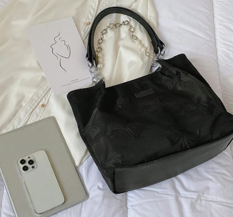 スタイリッシュなブラックでリボン柄が可愛らしい🖤